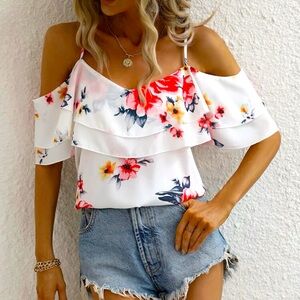 ☀️BNWOT Floral Print Cold Shoulder Ruffle Trim Blouse!